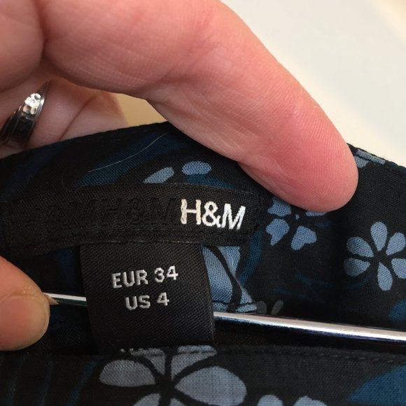 H&M Mid Length Skirt - Picture 3 of 3